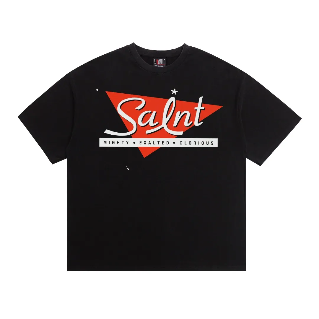 American Saint Michael retro triangular letter printed short-sleeved heavy vintage washed and distressed loose casual T-shirt. Digital white ink direct printing. The fabric is breathable and the pattern is three-dimensional and clear. Fabric: Double yarn 240g Style number: S935 Size: S-M-L-XL Color: Washed black Price: P118